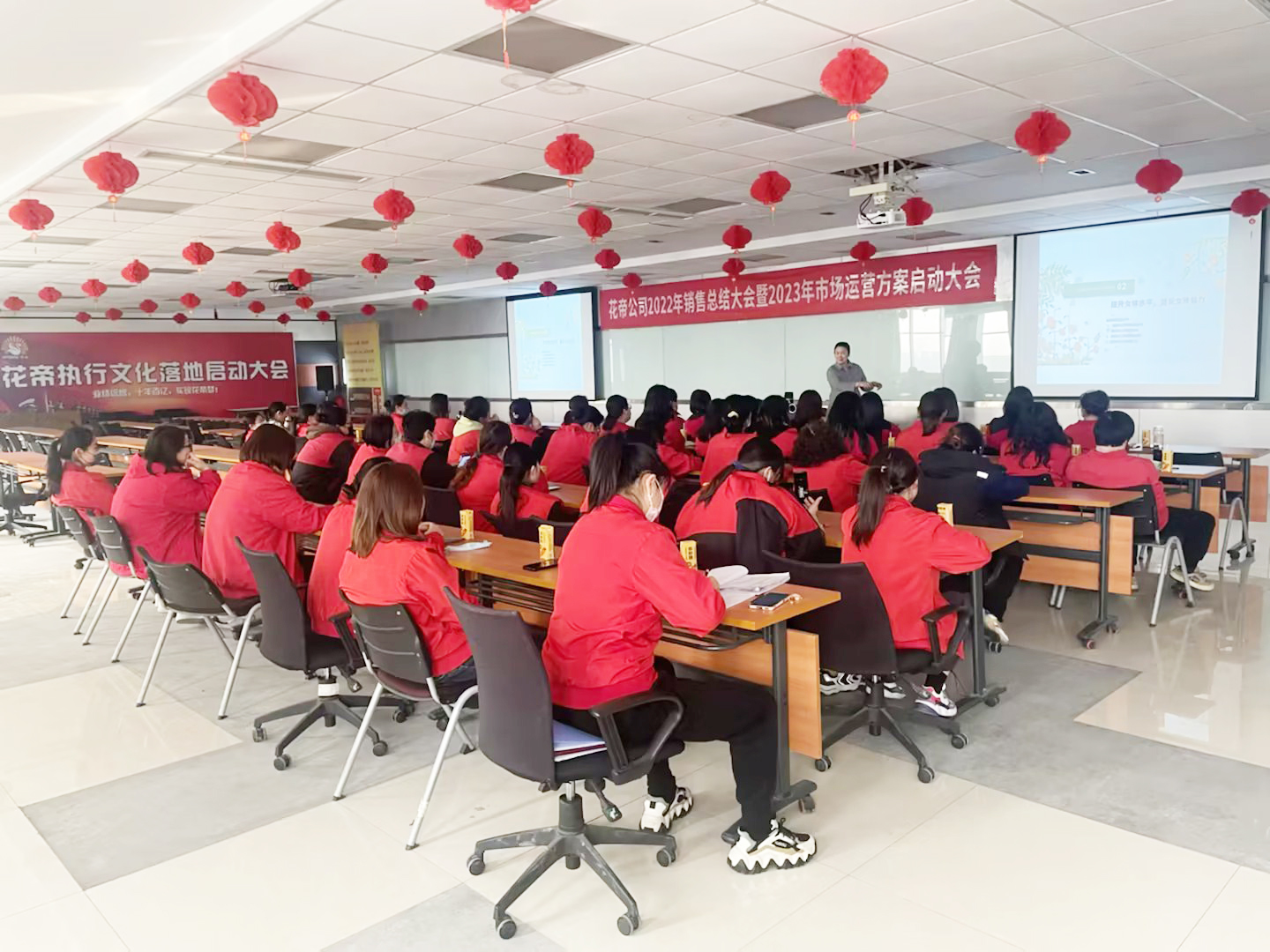 38婦女節(jié)，致敬身邊的每一個(gè)她